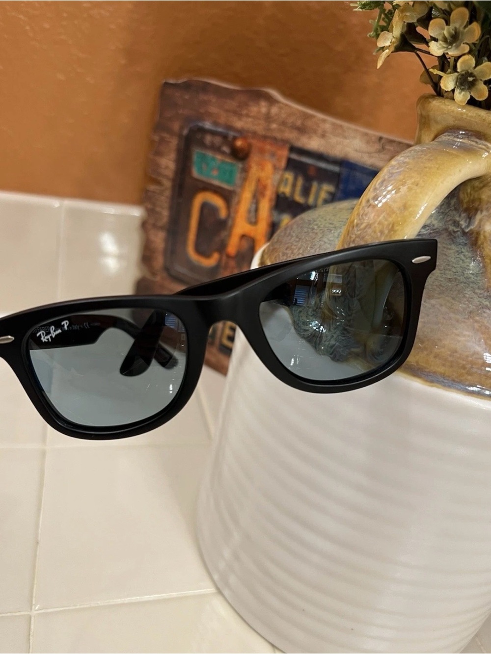 Ray-Ban Classic Wayfarer Sunglasses Flat Black/Blue Lenses, POLARIZED, NEW - Picture 2 of 6